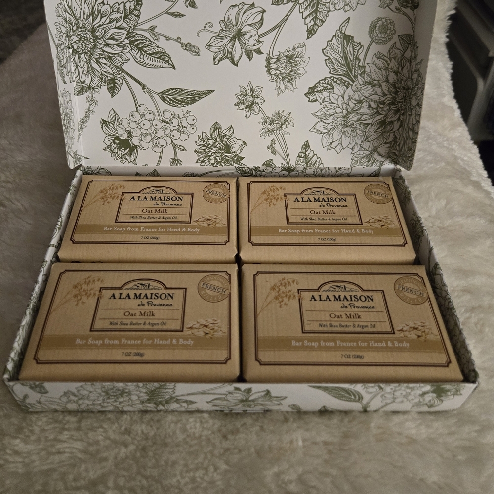 A La Maison Triple Milled Oat Milk Bar Soaps Box/4 Bars - Picture 2 of 7
